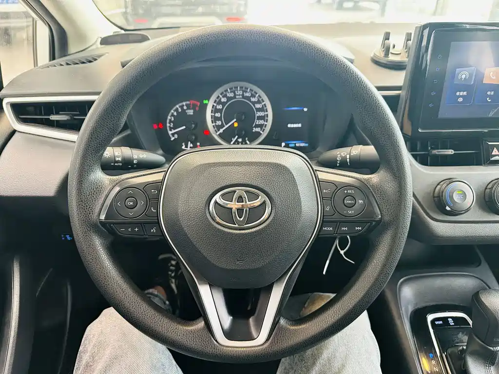 Toyota Corolla 2023 — фото 10