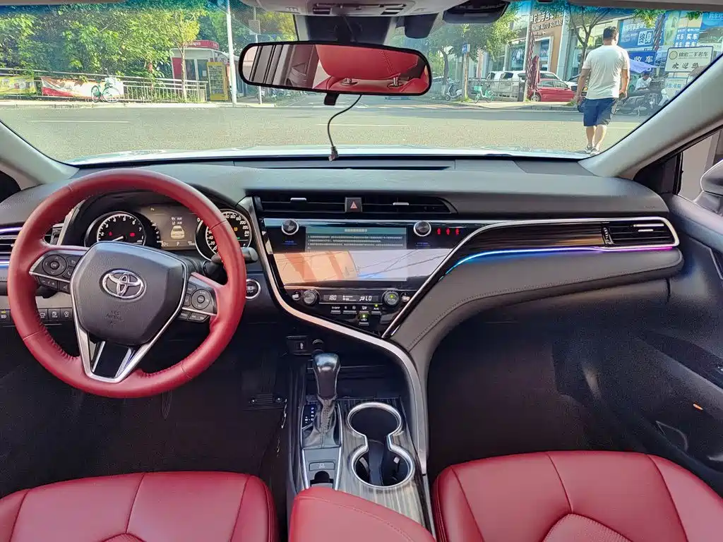 Toyota Camry 2020 — фото 10