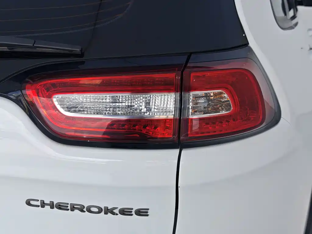 Jeep Cherokee 2016 — фото 21
