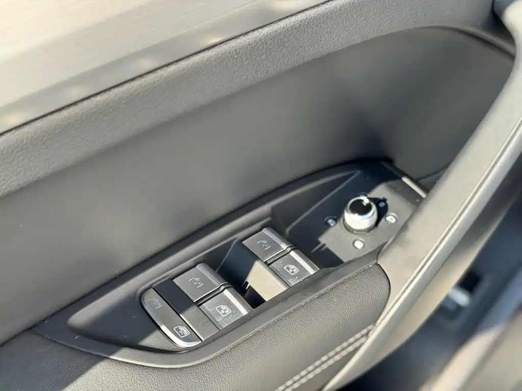 Audi Q5L 2023 — фото 26