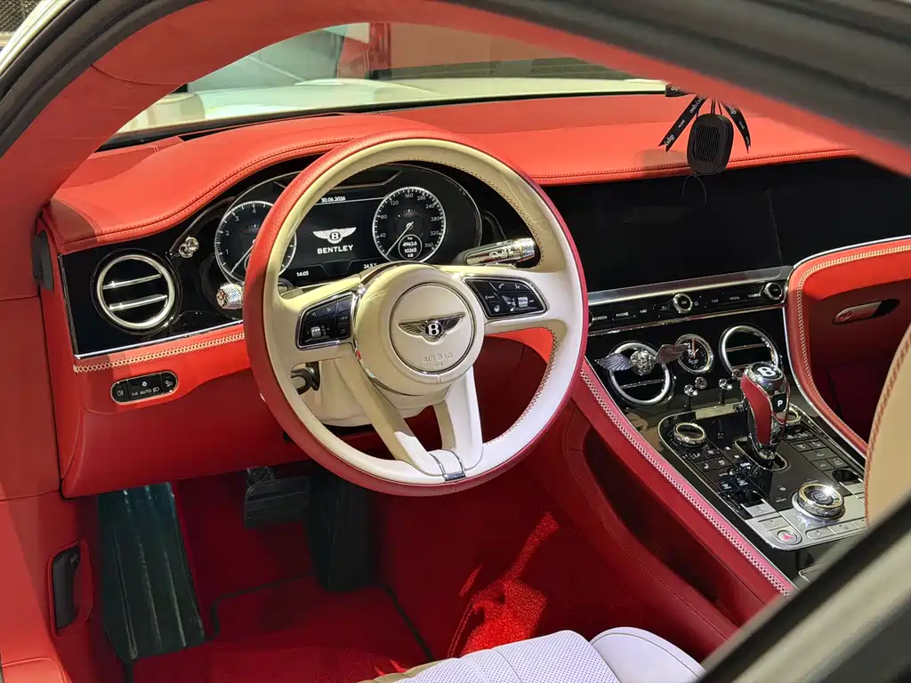 Bentley Continental 2023 — фото 15