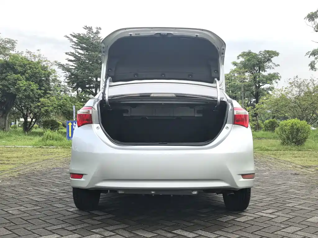 Toyota Corolla 2015 — фото 16