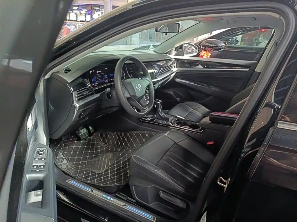 Volkswagen Passat PHEV 2024 — фото 15