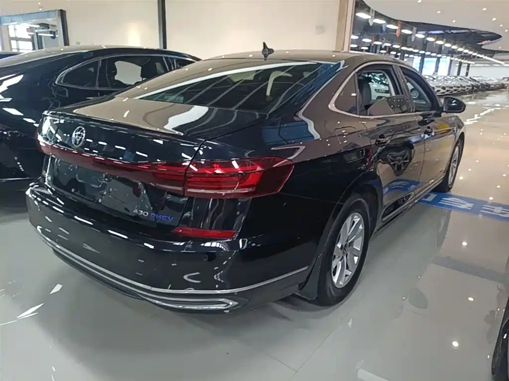 Volkswagen Passat PHEV 2024 — фото 7