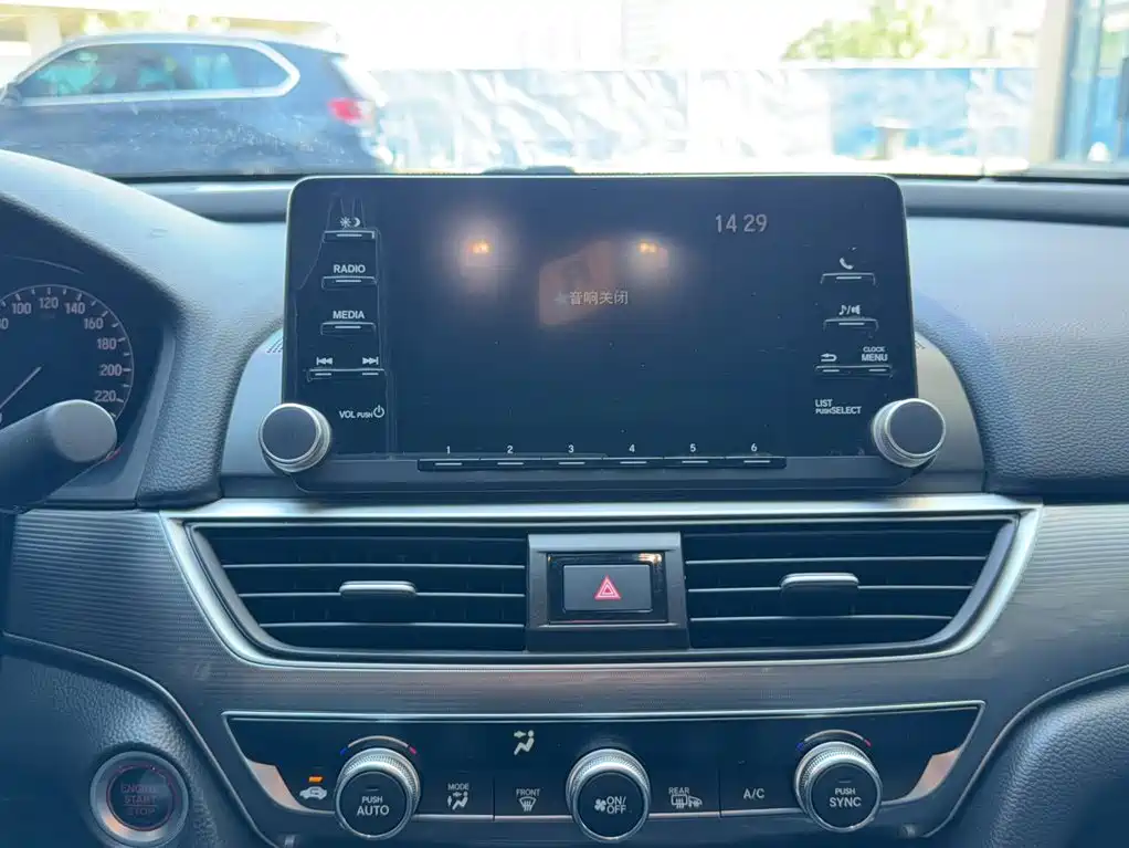 Honda Accord 2018 — фото 12