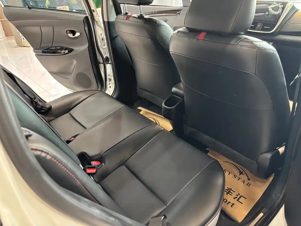 Toyota Yaris L 2023 — фото 13