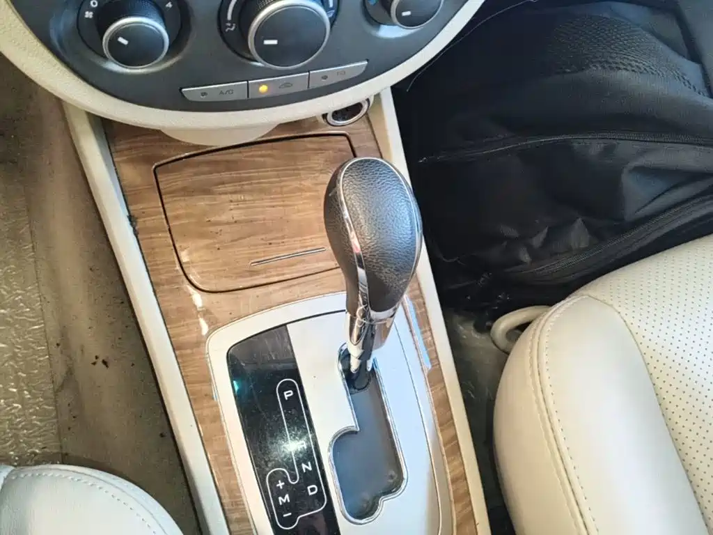 Buick Excelle 2015 — фото 14