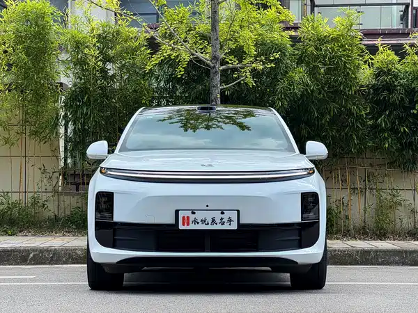 Li Auto L6 2025