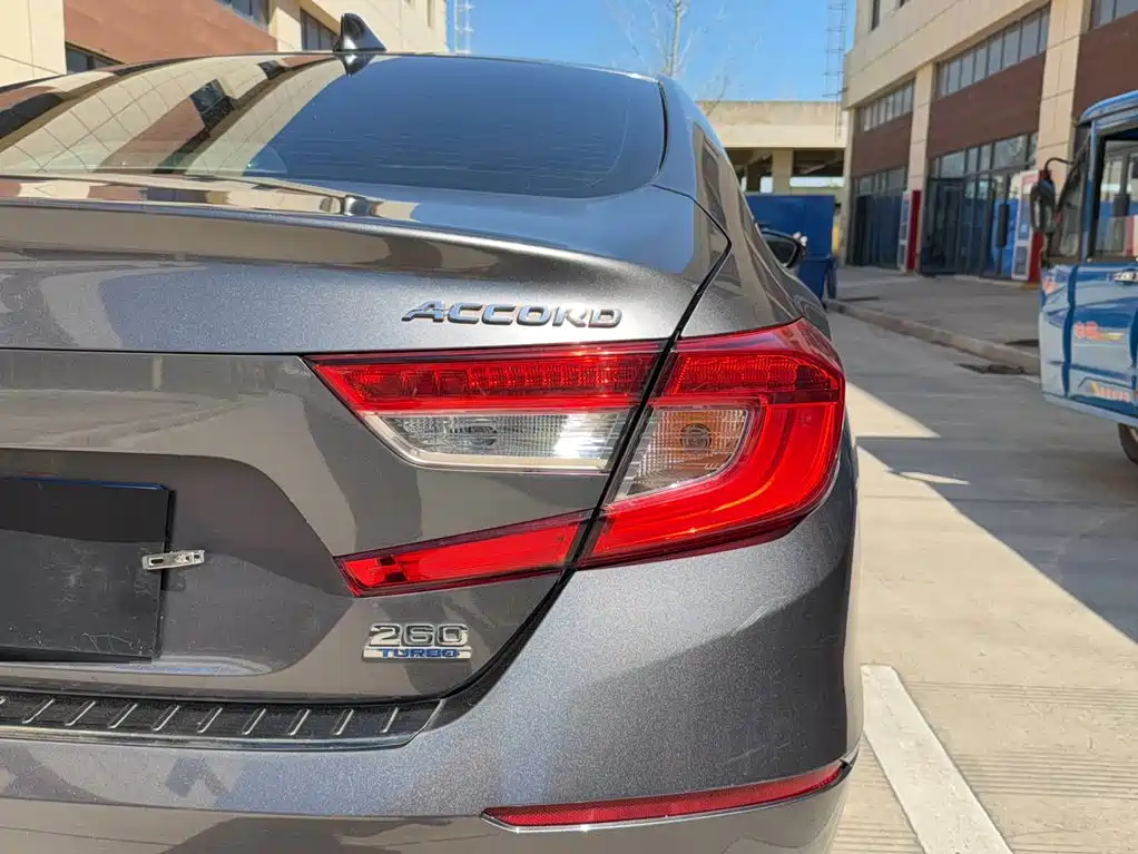 Honda Accord 2018 — фото 16
