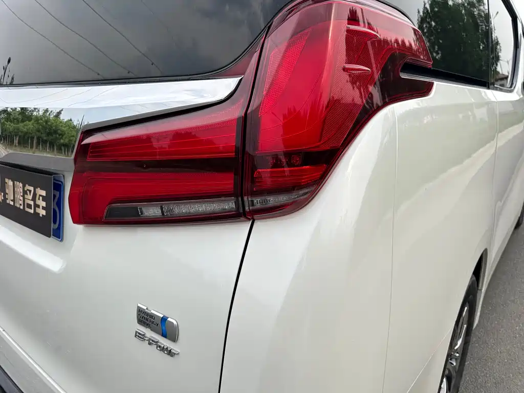 Toyota Alphard 2020 — фото 36