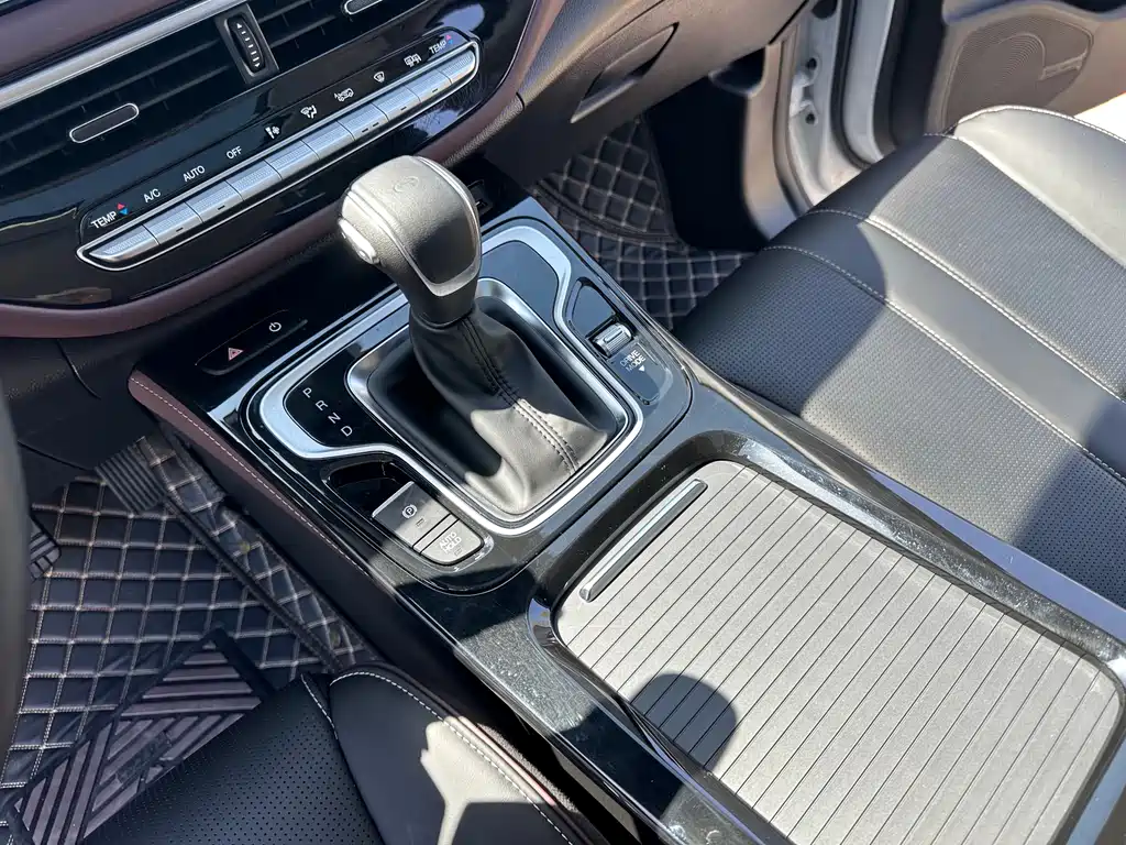 GAC Motor Trumpchi M6 2022 — фото 12
