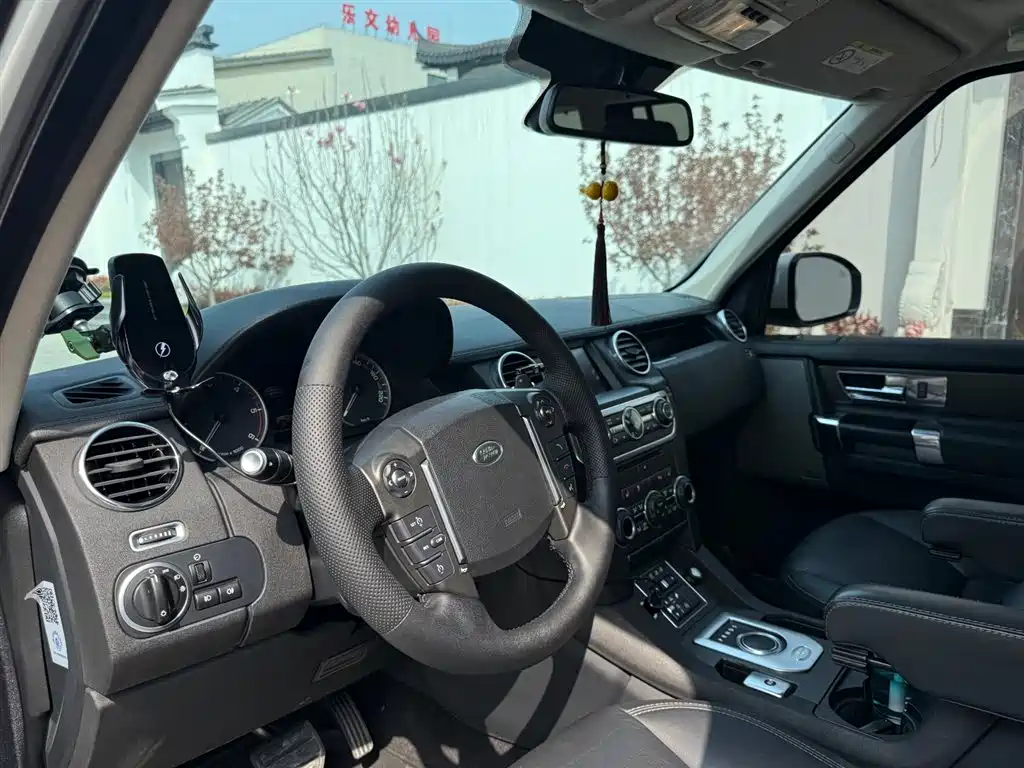 Land Rover Discovery 2015 — фото 31