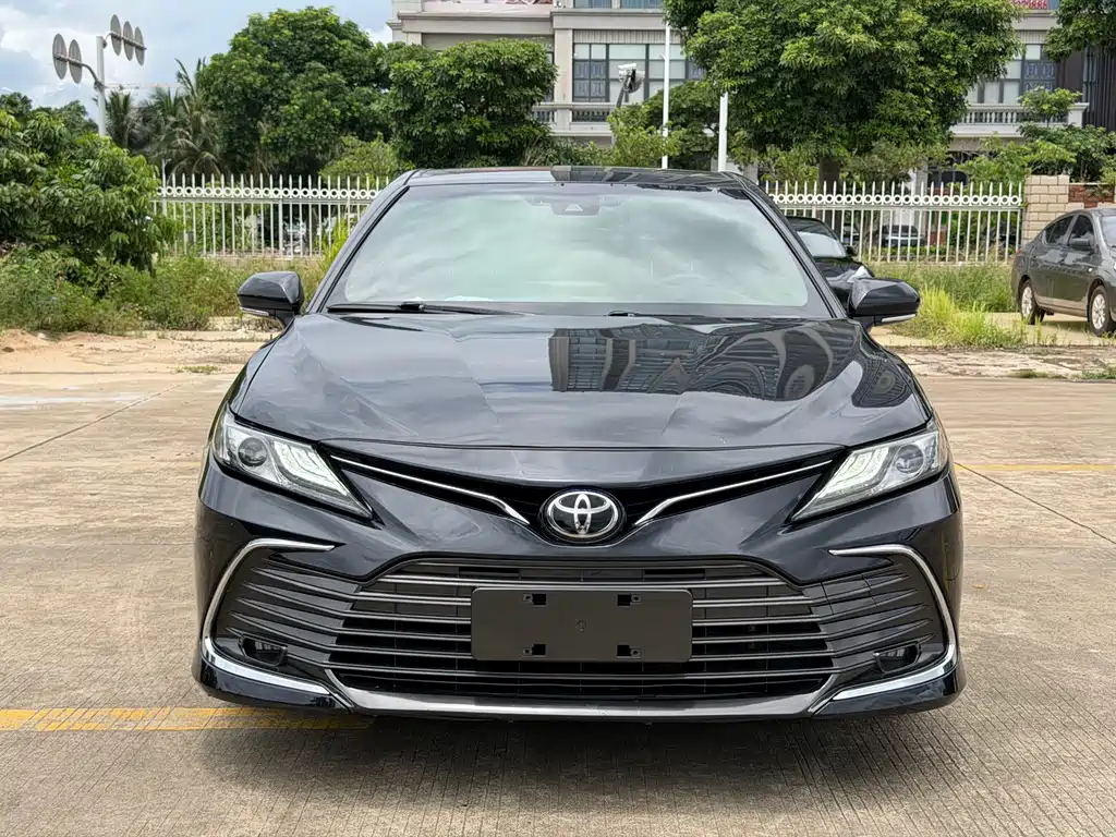 Toyota Camry 2022 — фото 2