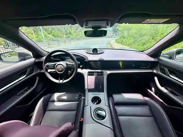 Porsche Taycan 2025