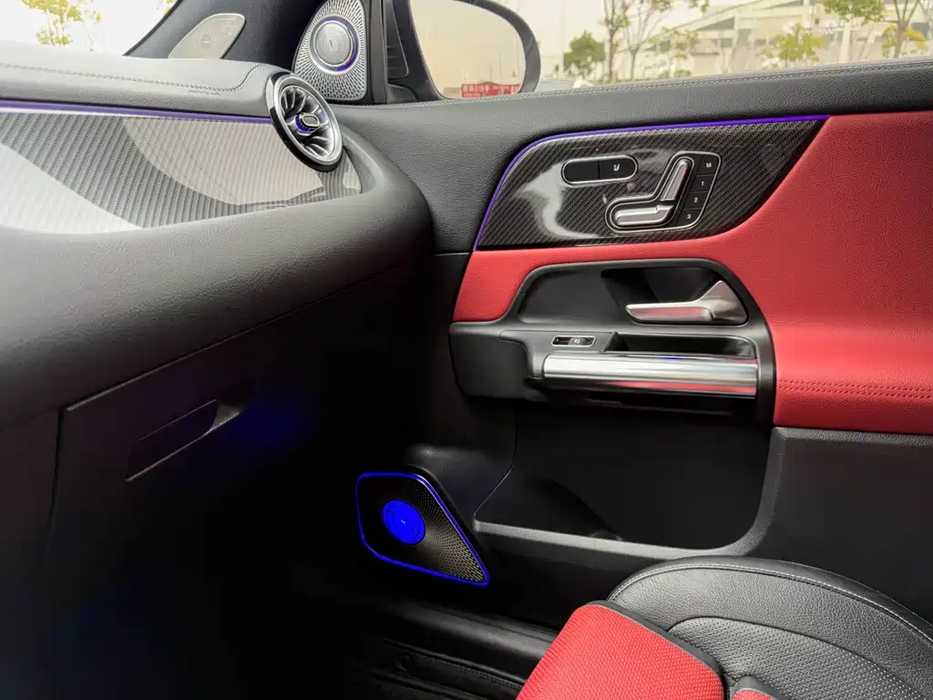 Mercedes-Benz GLA AMG 2023 — фото 24