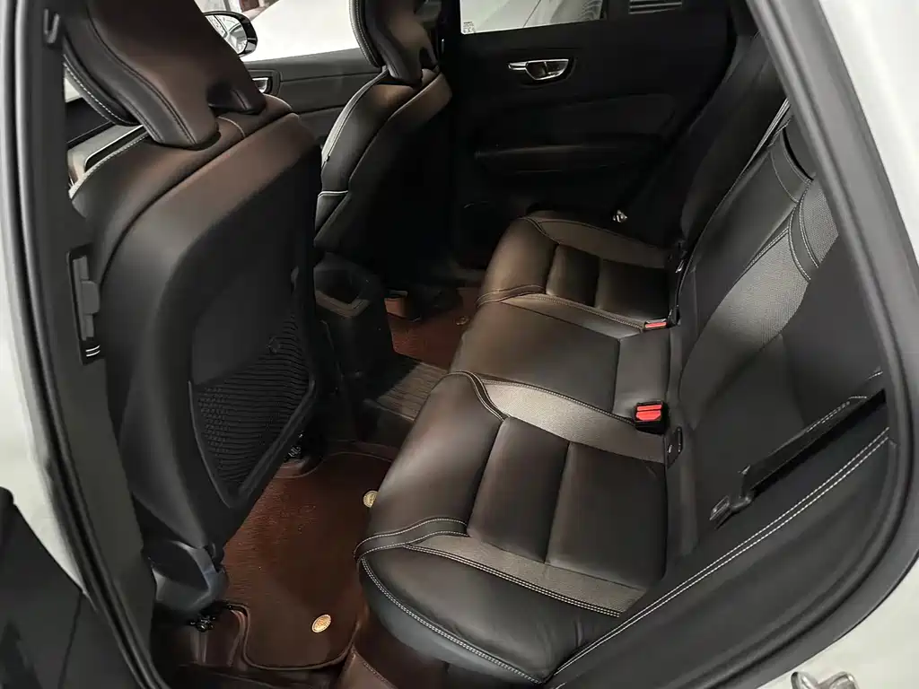 Volvo XC60 PHEV 2021 — фото 12