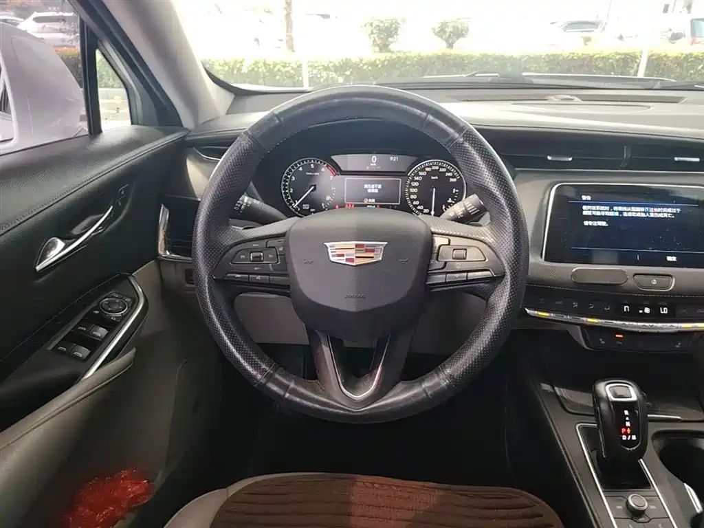 Cadillac XT4 2019 — фото 11