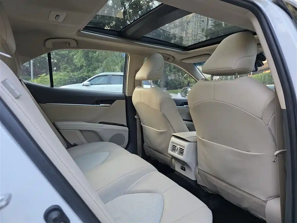 Toyota Camry 2020 — фото 12
