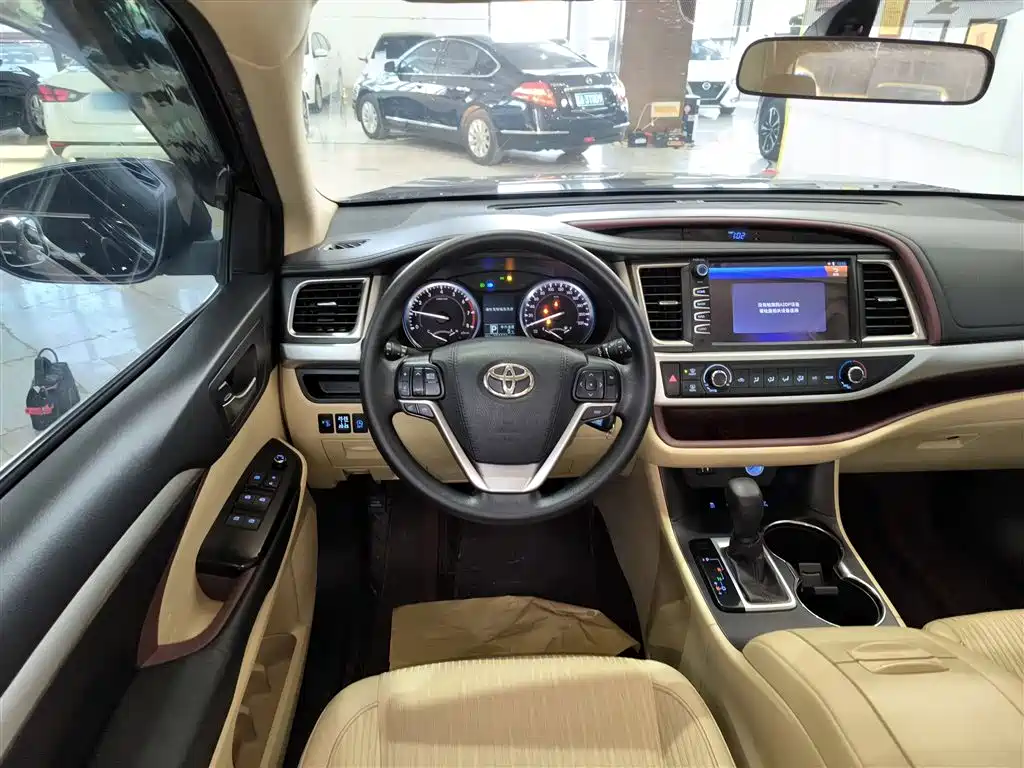 Toyota Highlander 2017 — фото 10