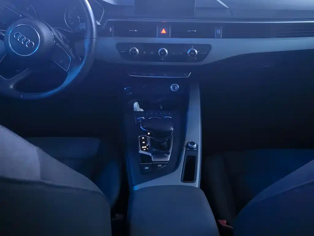 Audi A4L 2019