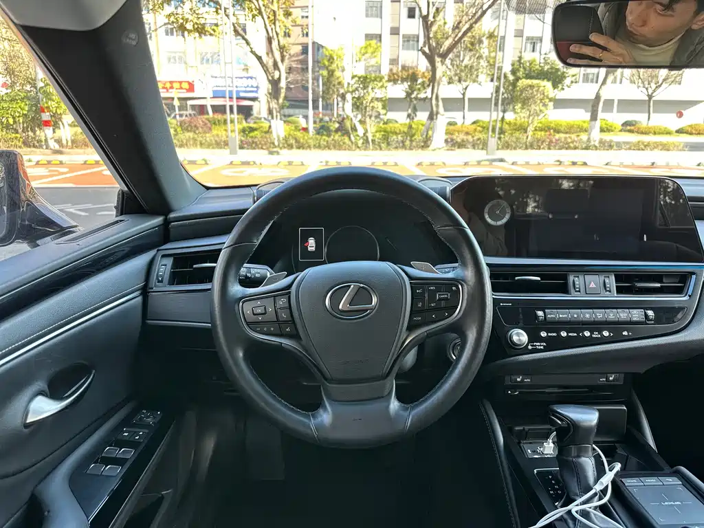 Lexus ES 2021 — фото 7