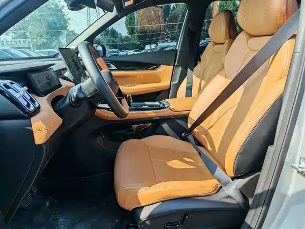 Geely Boyue L 2025