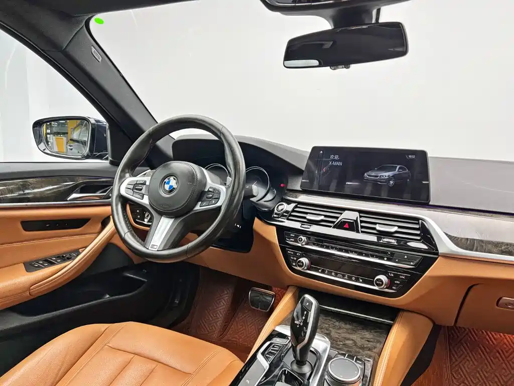 BMW 5 Series 2017 — фото 23