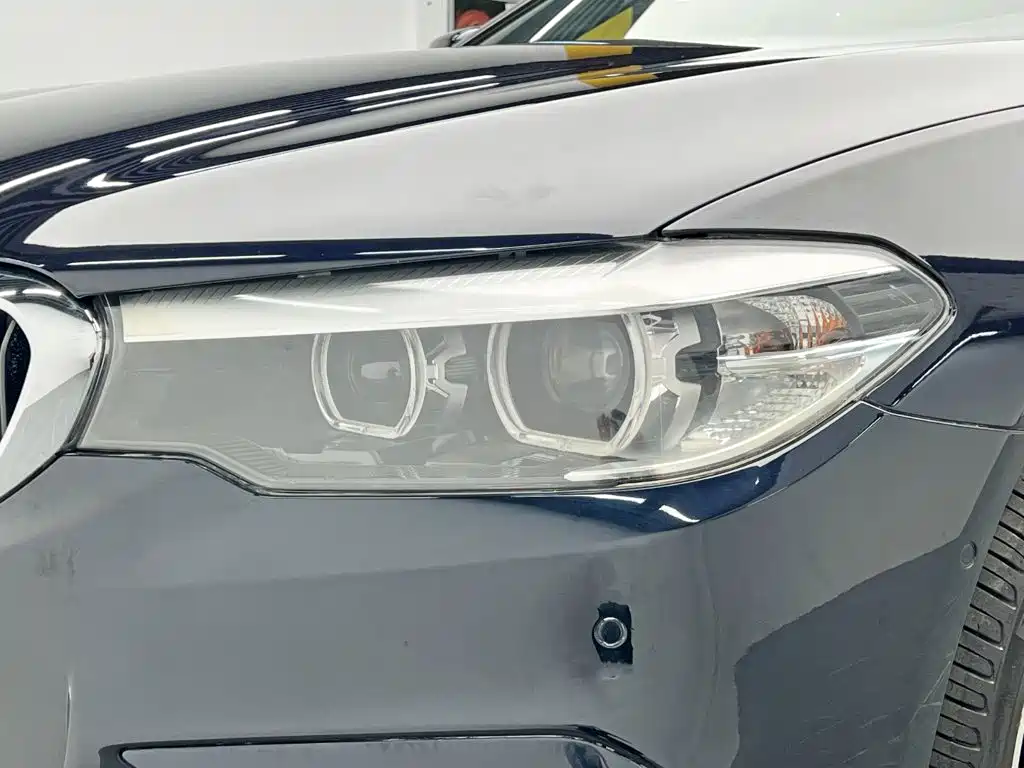 BMW 5 Series 2017 — фото 10