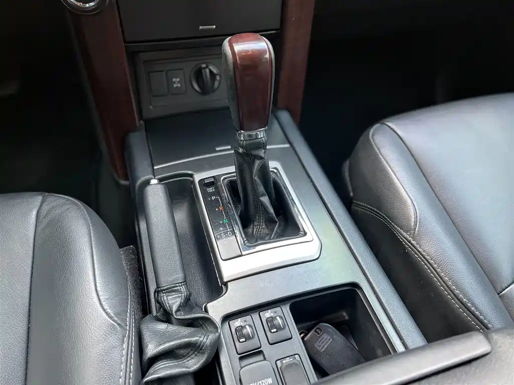 Toyota Prado 2016 — фото 19