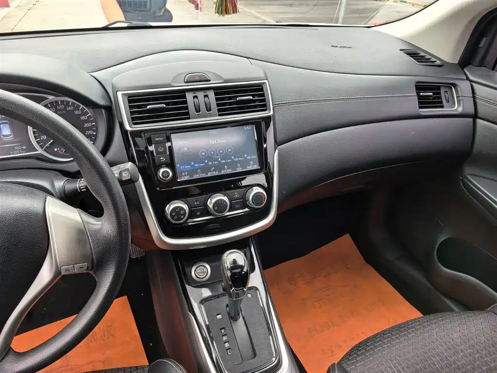 Nissan Tiida 2017 — фото 15