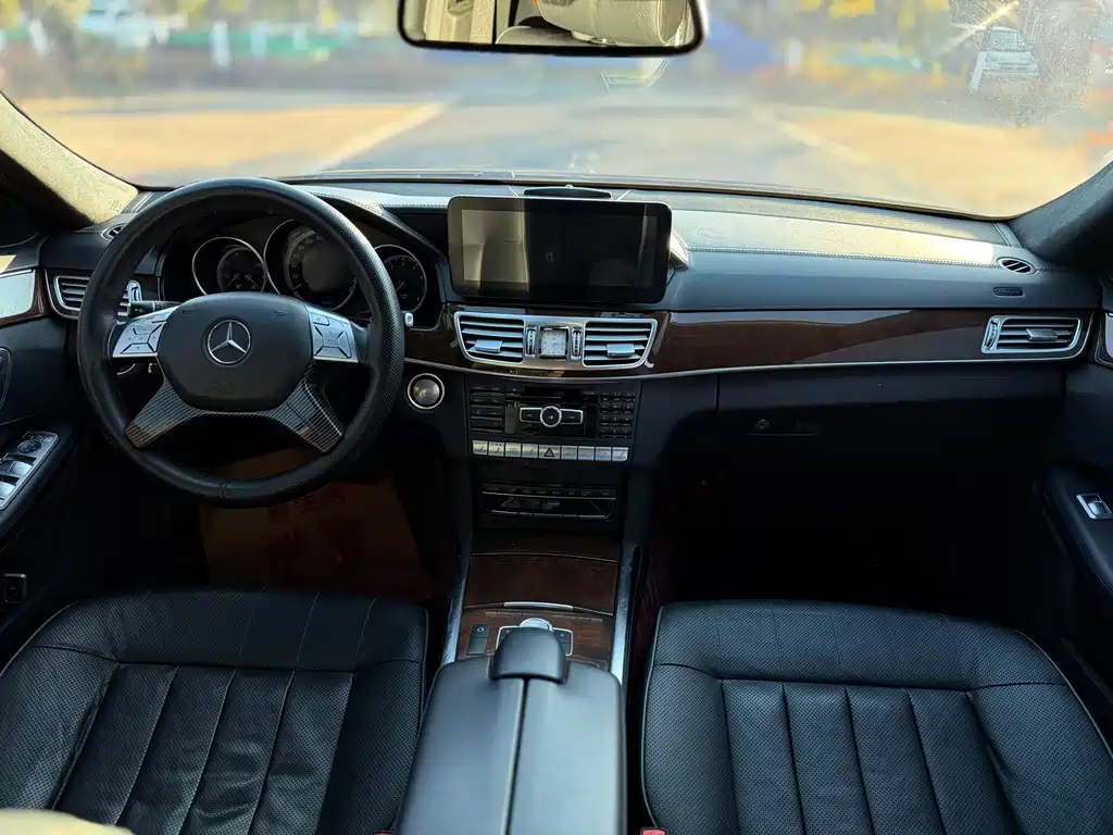 Mercedes-Benz E-Class 2015 — фото 20