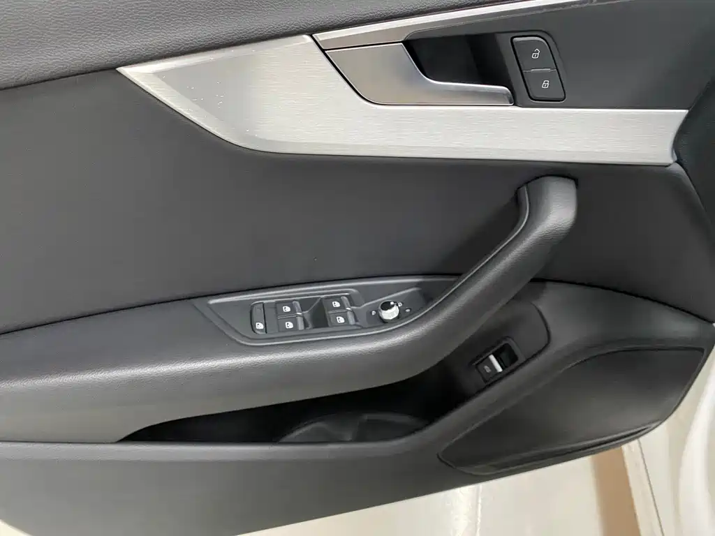 Audi A4L 2021