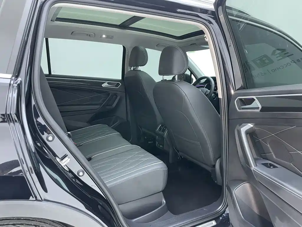 Volkswagen Tiguan L 2023 — фото 15
