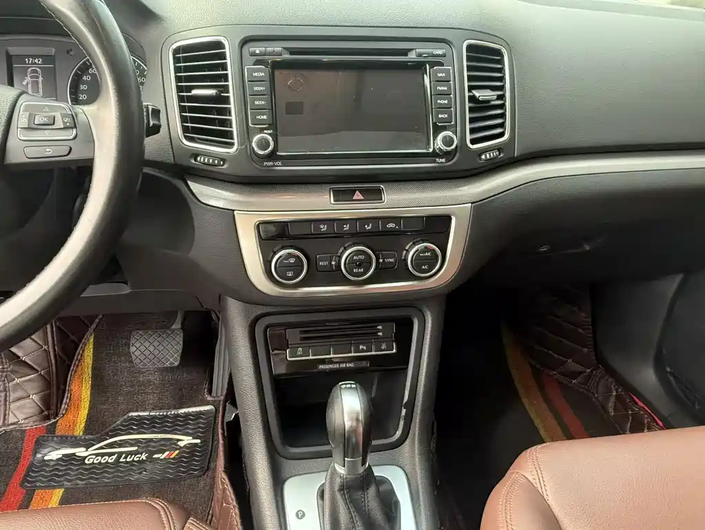 Volkswagen Sharan 2016 — фото 11