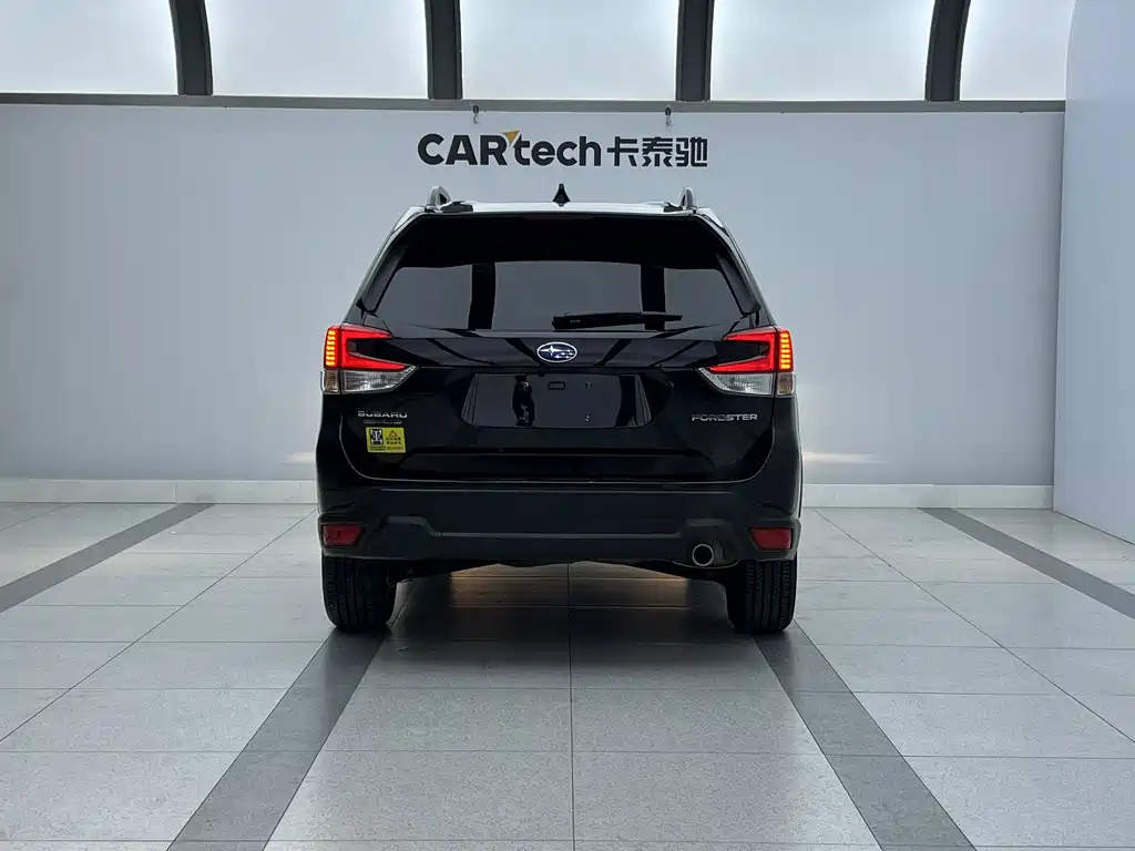Subaru Forester 2022 — фото 12