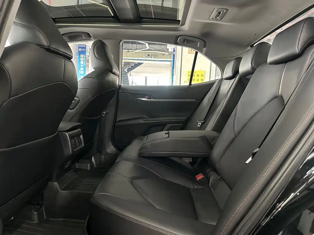 Toyota Camry 2020 — фото 10