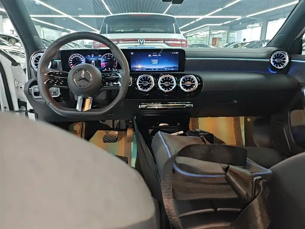 Mercedes-Benz A-Class 2024 — фото 10