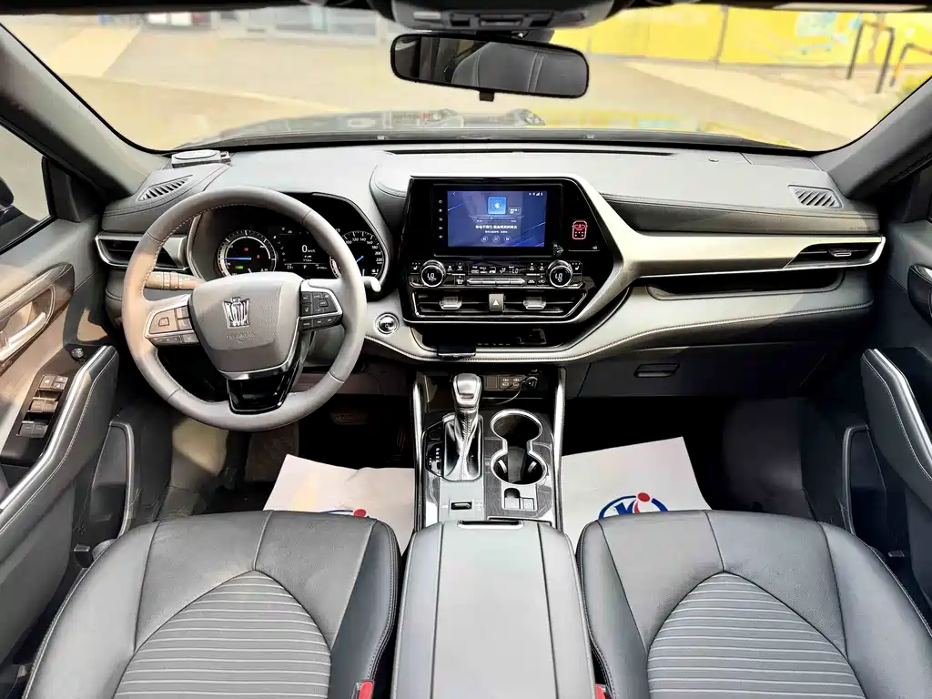 Toyota Crown Kluger 2023