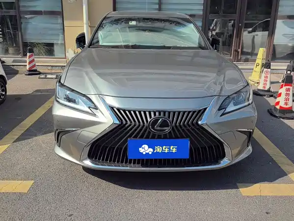Lexus ES 2021