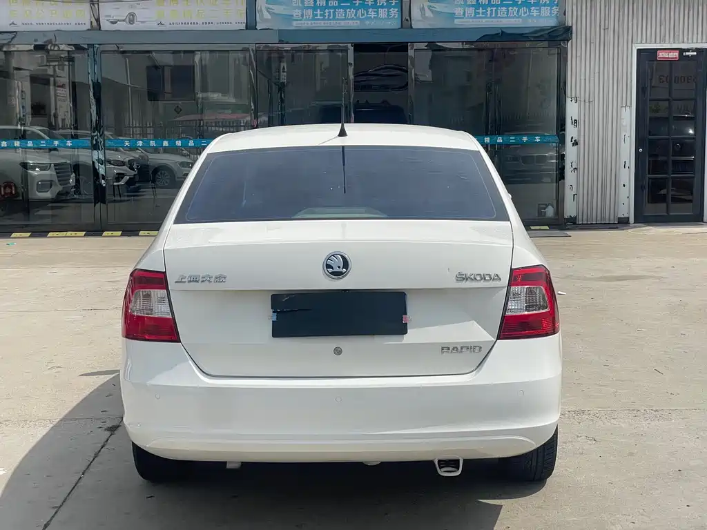 Skoda Rapid 2015 — фото 4