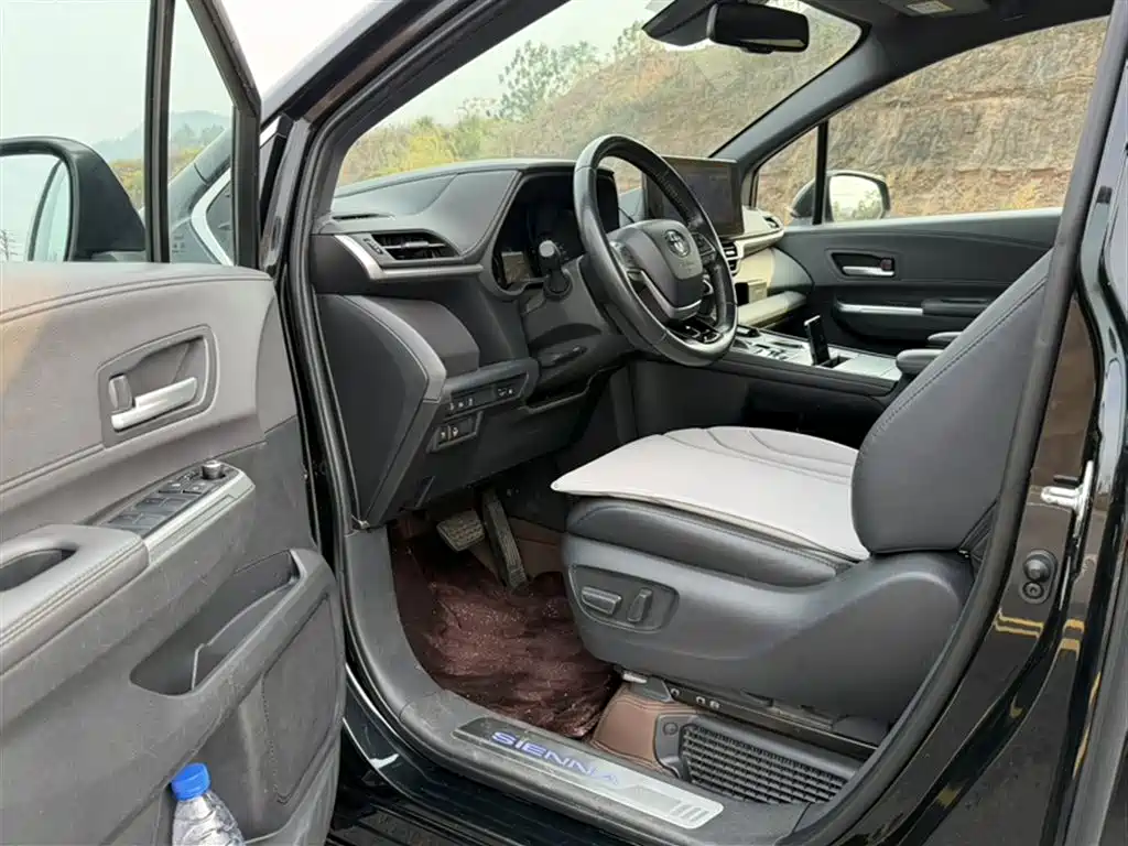 Toyota Sienna 2023 — фото 24