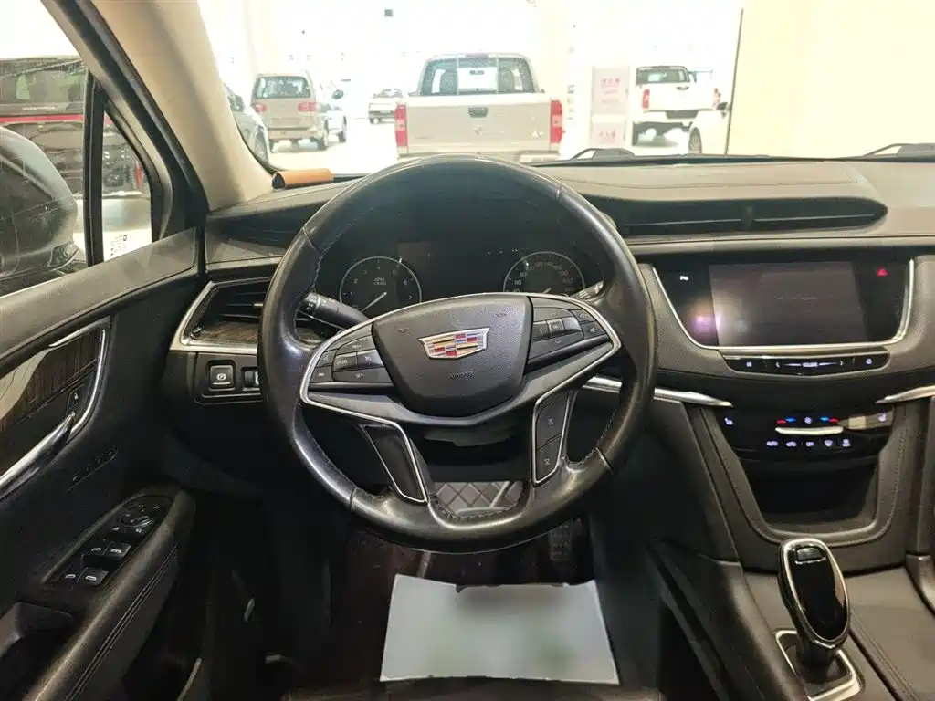 Cadillac XT5 2018 — фото 3