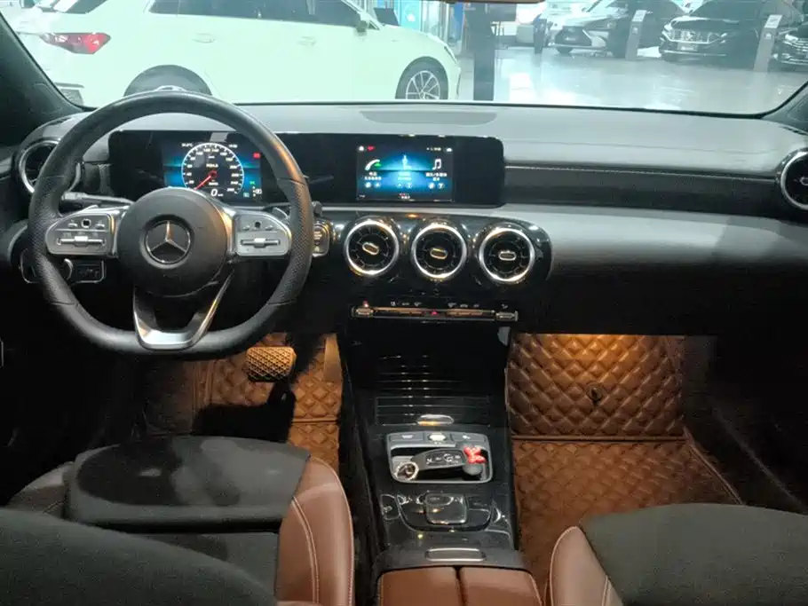 Mercedes-Benz A-Class 2020 — фото 12