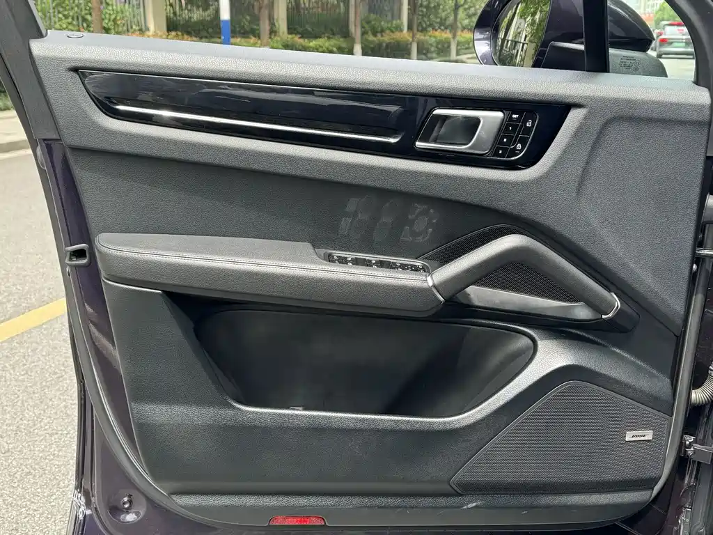 Porsche Cayenne 2019 — фото 17