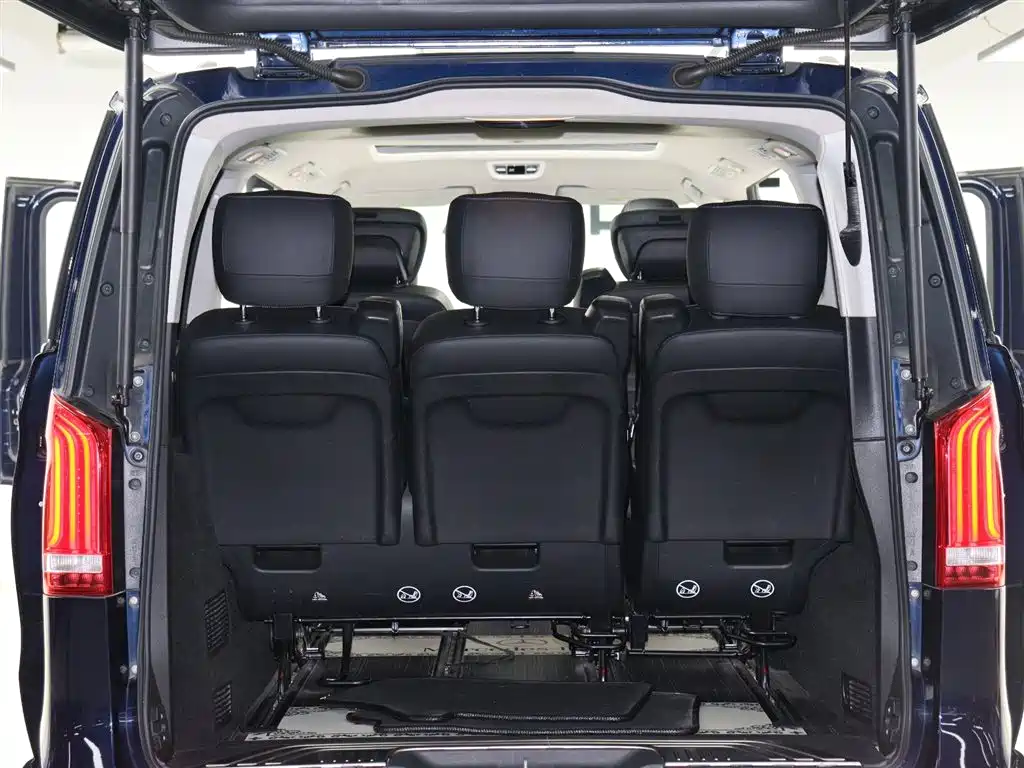Mercedes-Benz V-Class 2022 — фото 13
