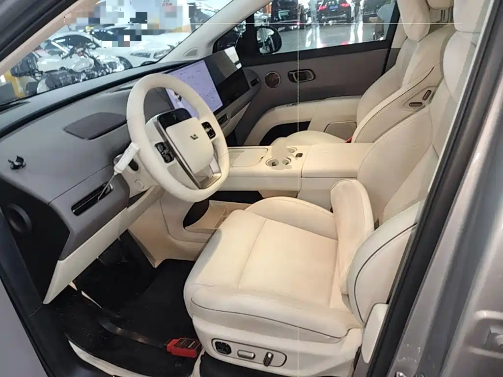 Li Auto i8 2025 — фото 15