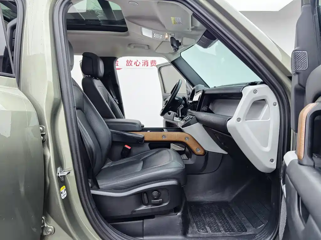 Land Rover Defender 2022 — фото 17