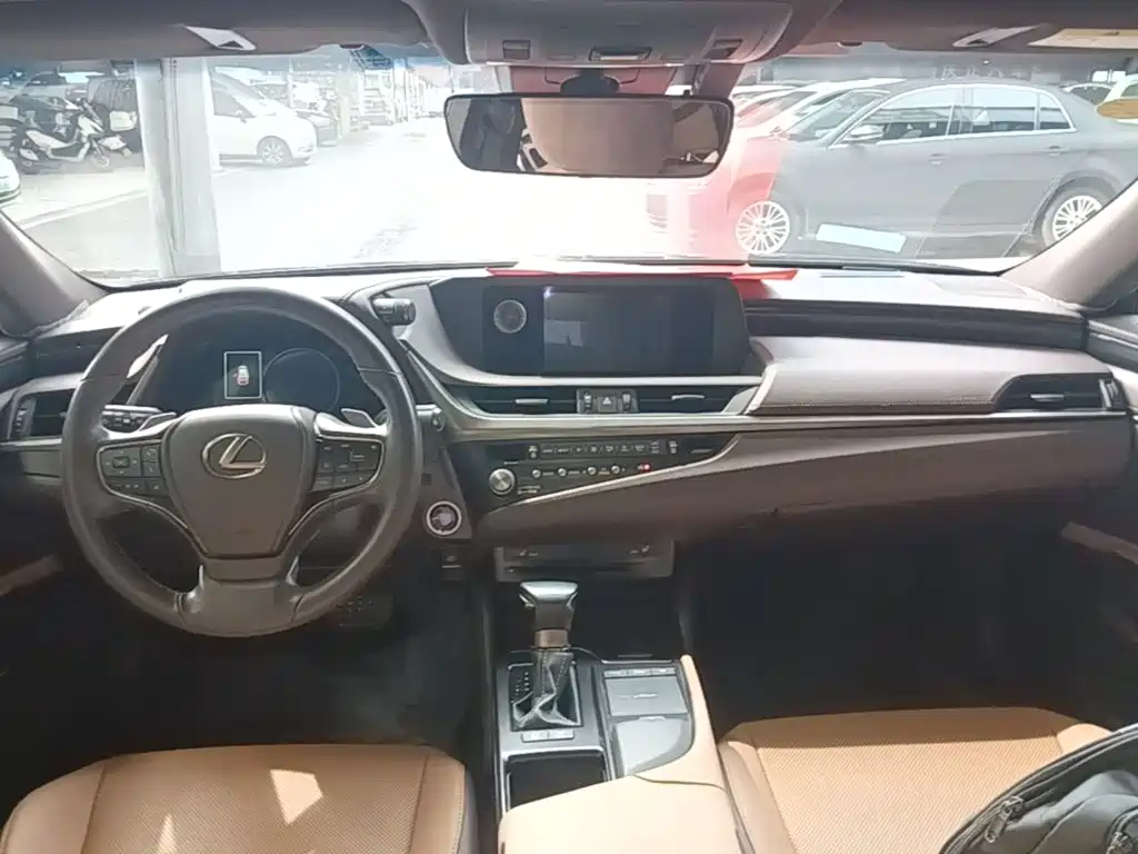 Lexus ES 2021 — фото 10