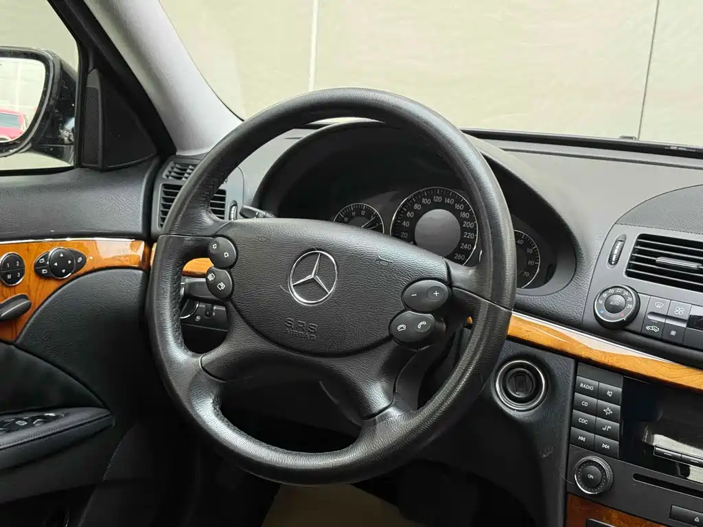 Mercedes-Benz E-Class 2008 — фото 12