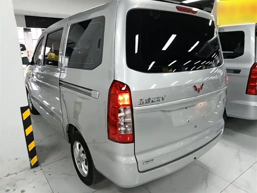 Wuling Hongguang V 2022 — фото 5